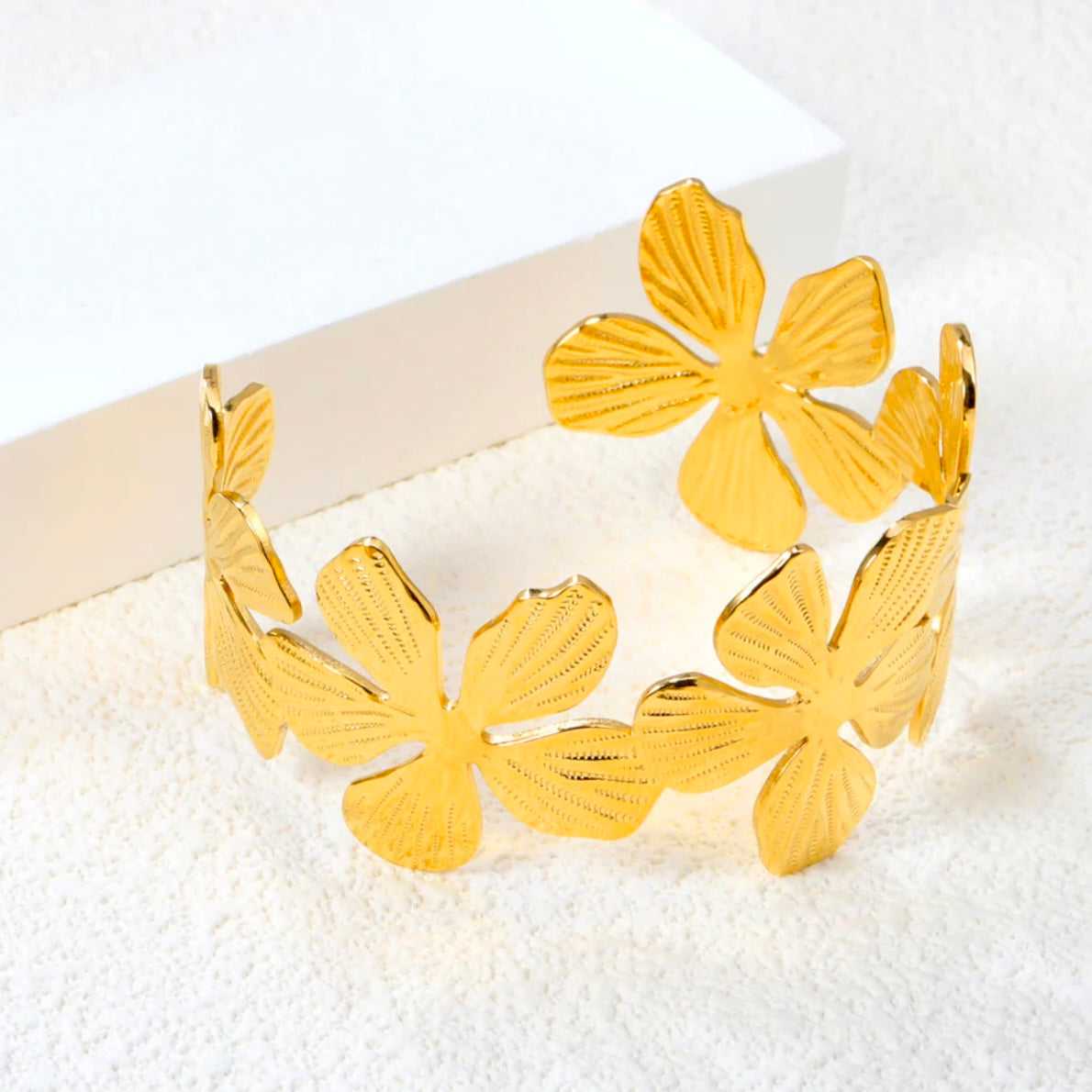 Lila Cuff