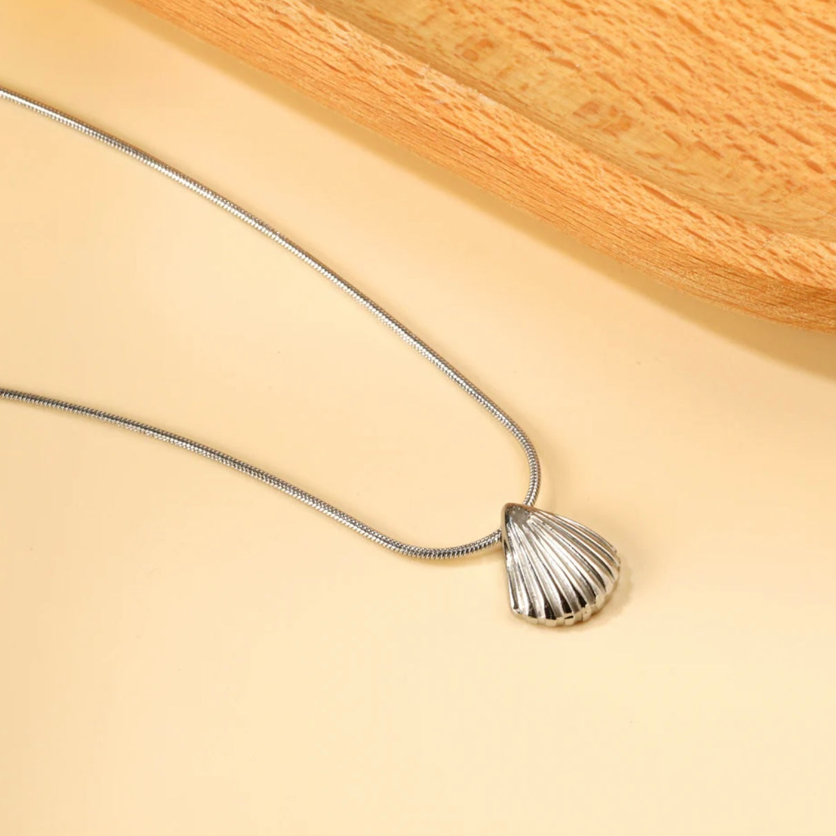 Viola Necklace