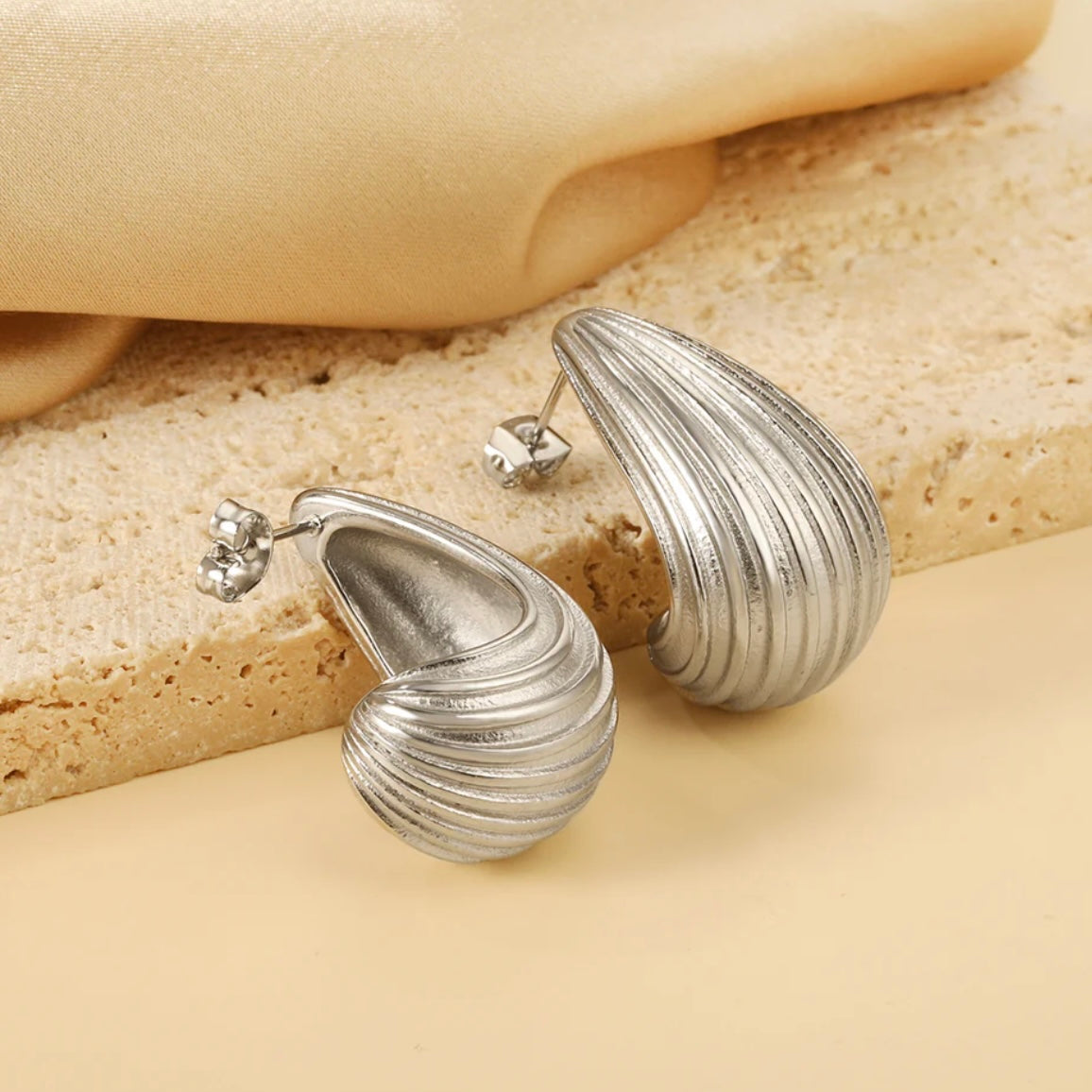Aura Earrings