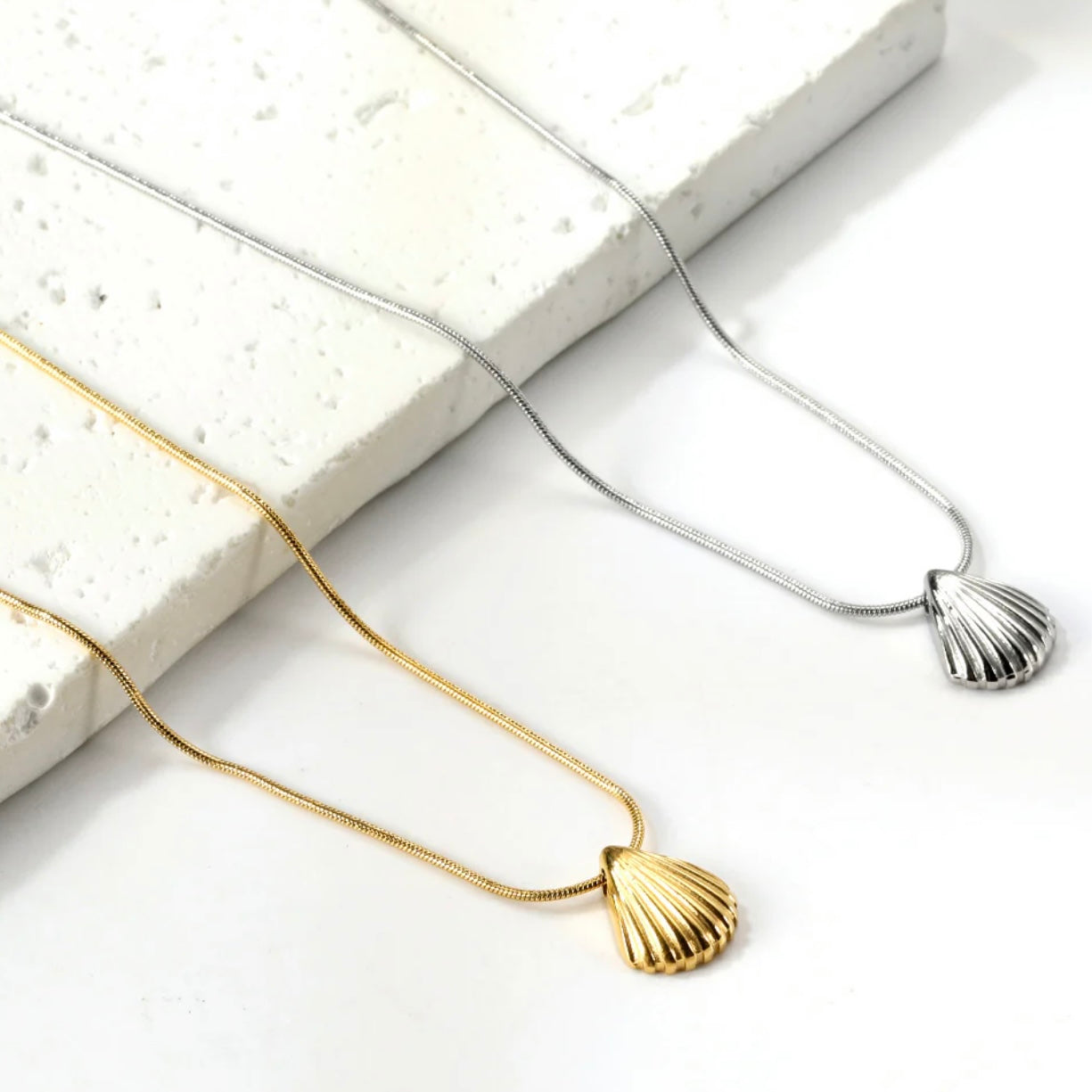 Viola Necklace